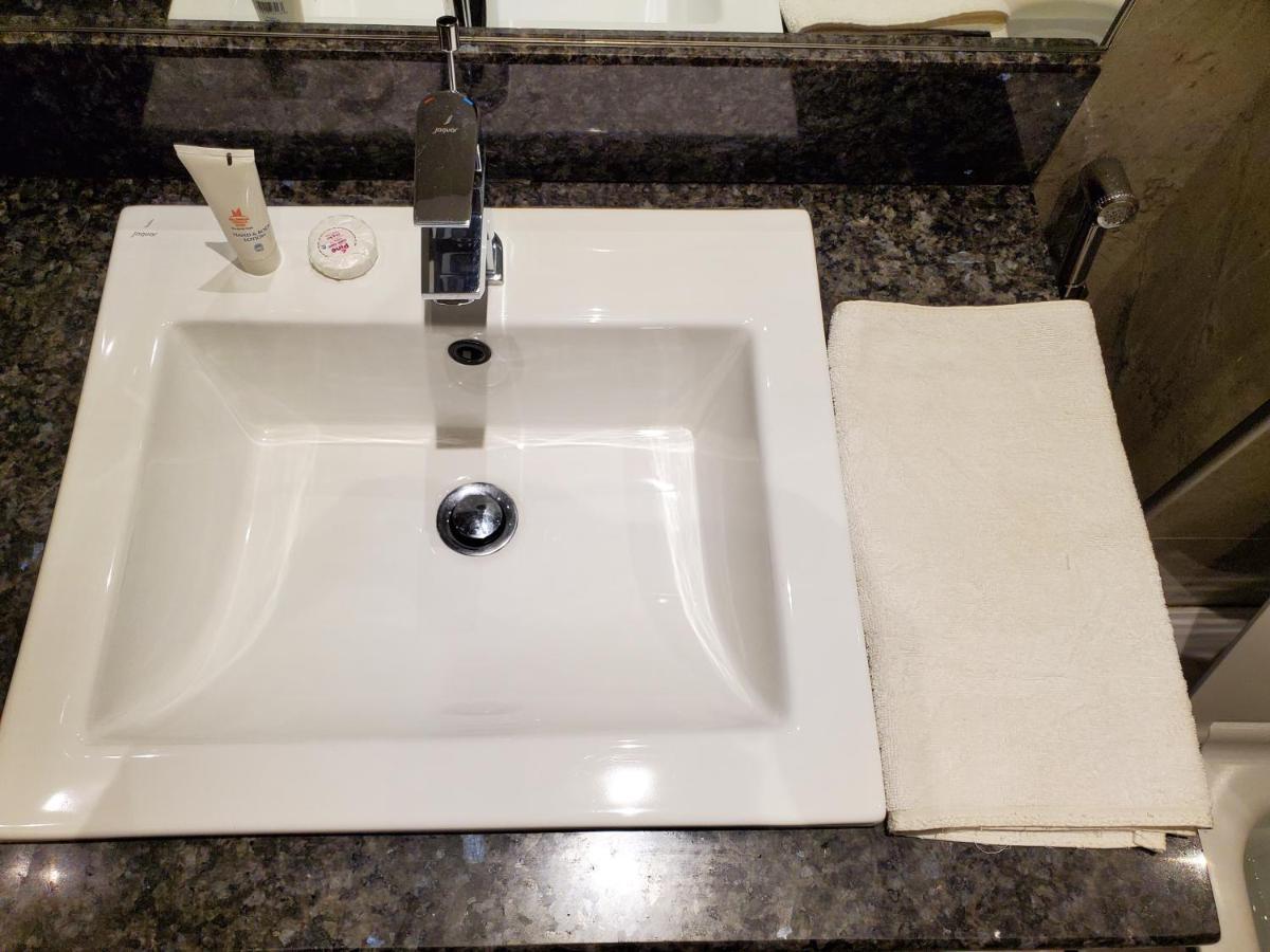 Millennium Terrace Hotel Кампала Екстериор снимка