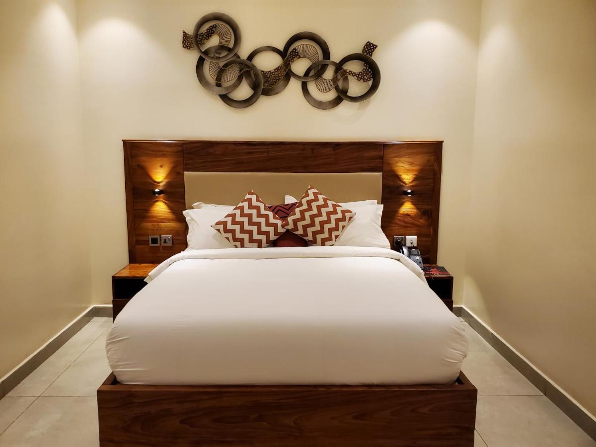 Millennium Terrace Hotel Кампала Екстериор снимка