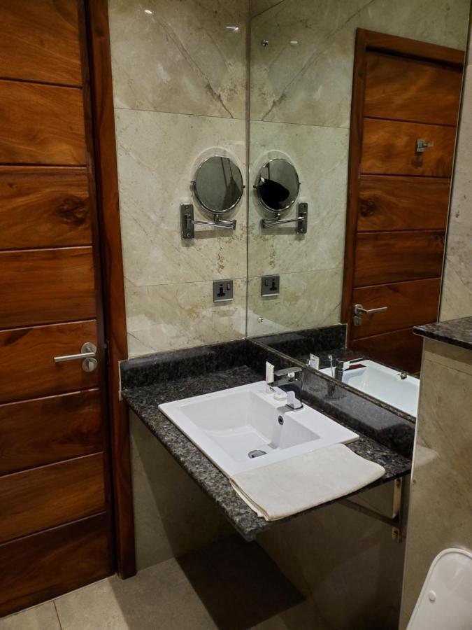 Millennium Terrace Hotel Кампала Екстериор снимка