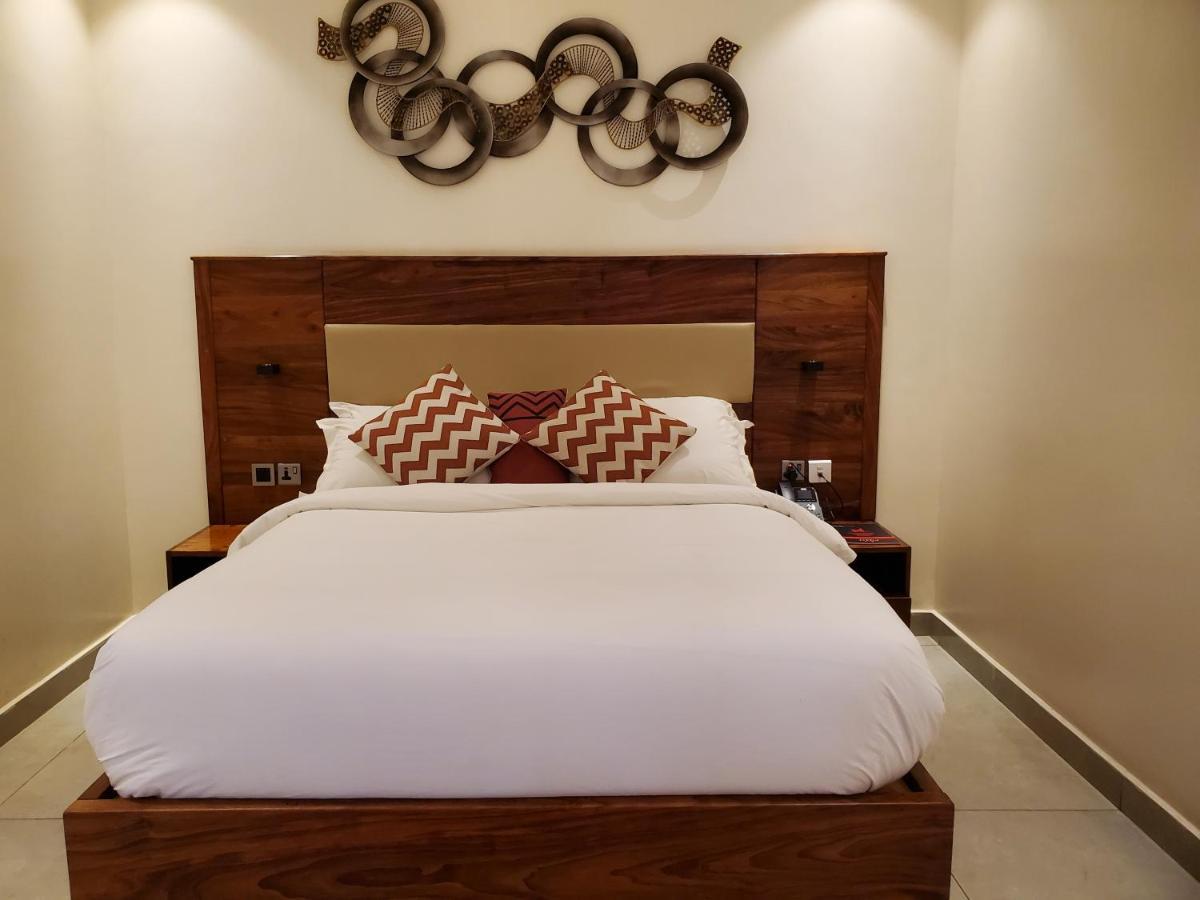 Millennium Terrace Hotel Кампала Екстериор снимка