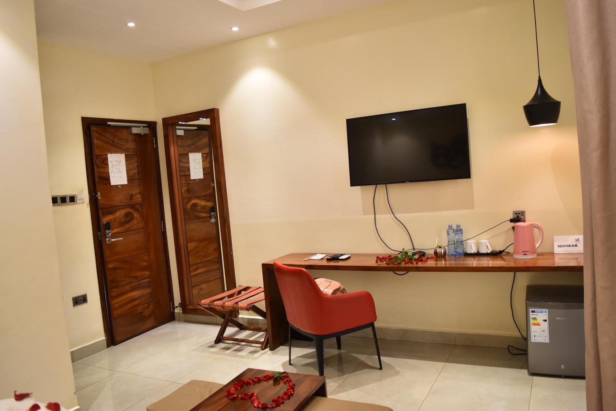 Millennium Terrace Hotel Кампала Екстериор снимка