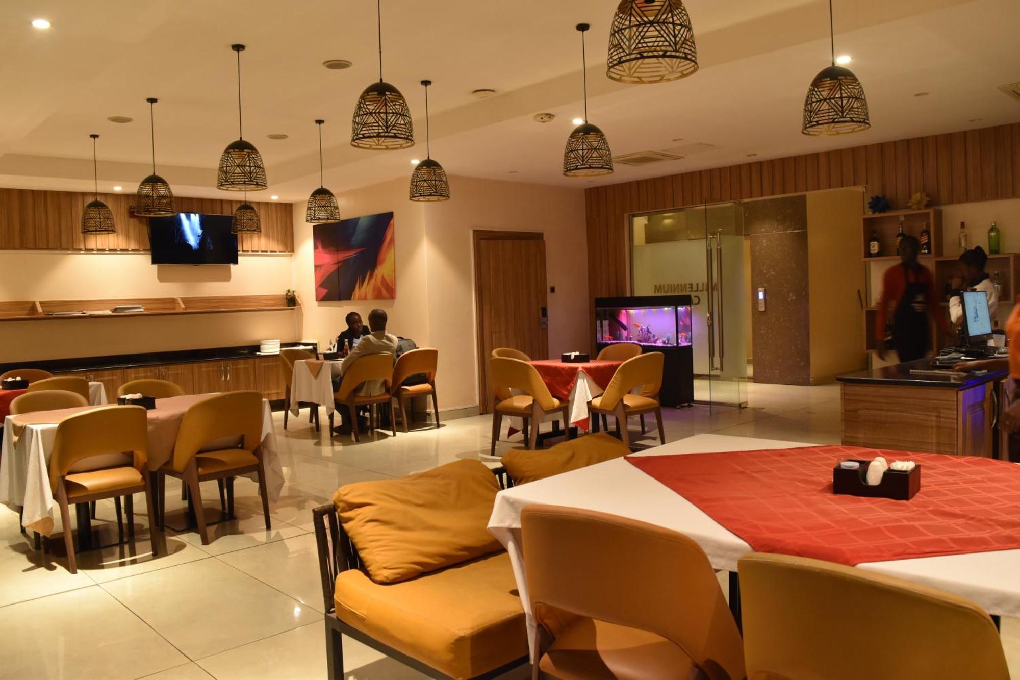 Millennium Terrace Hotel Кампала Екстериор снимка