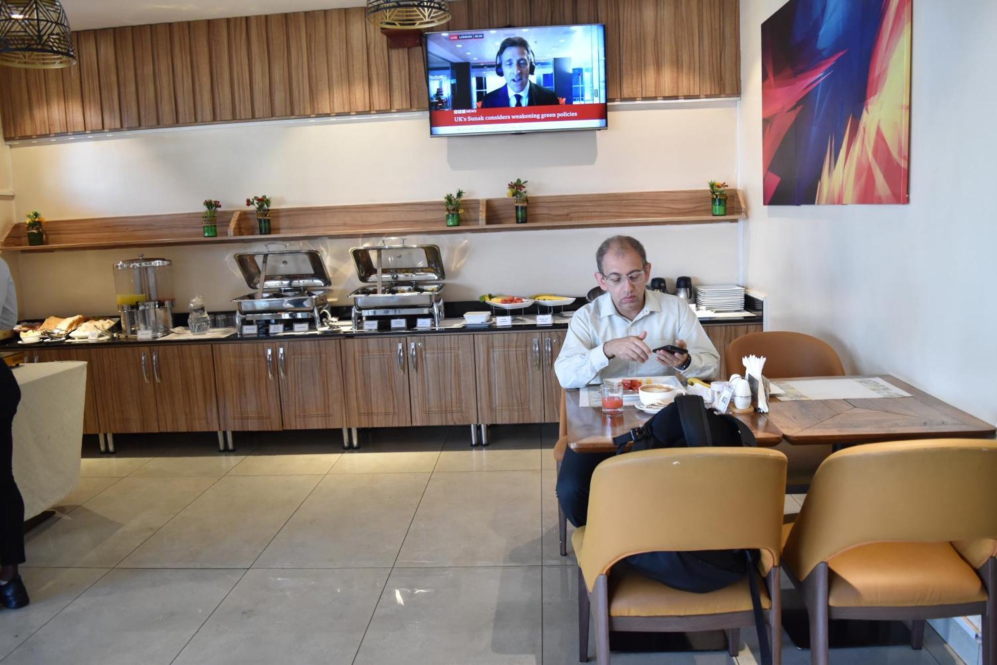 Millennium Terrace Hotel Кампала Екстериор снимка