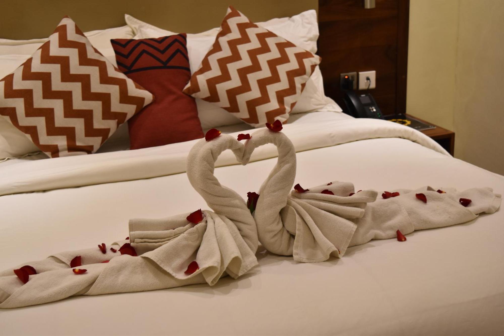 Millennium Terrace Hotel Кампала Екстериор снимка